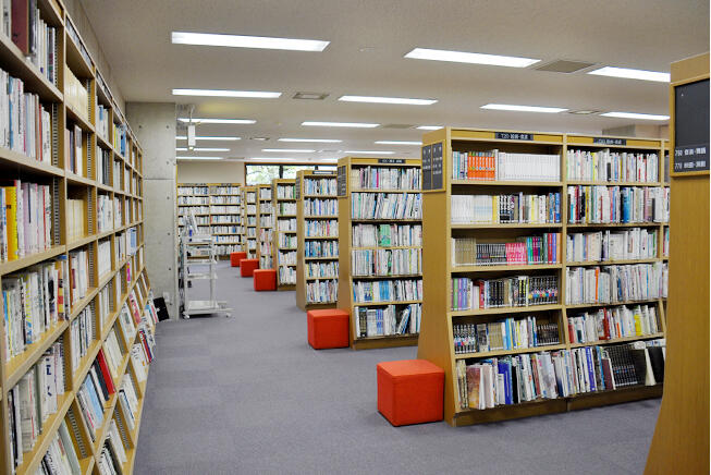 中央図書館の内部の写真